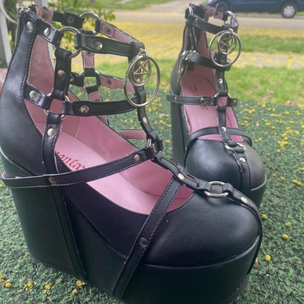 Demonia Poison-25-1 black & pink platform shoes size 6